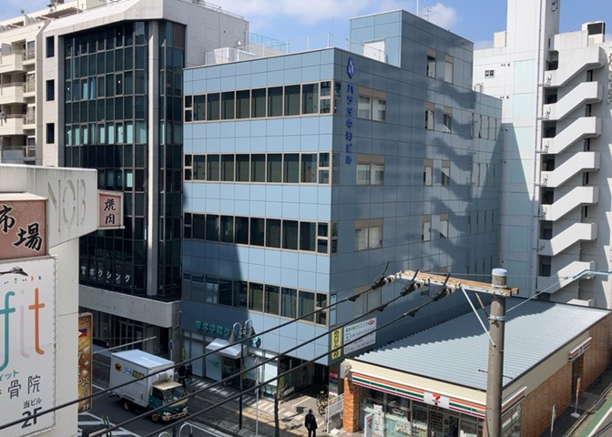 眺望の良さを楽しめるダイニングキッチンで家族団らんの時間を過ごしてはいかがでしょうか。バルコニーから見える景色を家族で眺める時間は、時間が経つのを忘れてしまいそうですね。是非、現地を見に行きましょう！