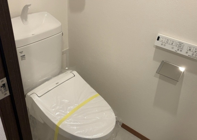 トイレは大きさや形、機能、抗菌性などが異なる多種多彩なタイプが各メーカーから出ています。それぞれに良さがあるため、事前にどういったタイプのトイレがいいのかをご家庭内で決めて、内見に行くといいでしょう。