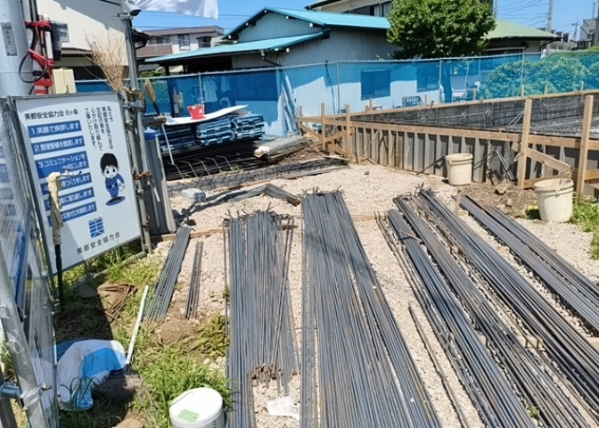 区画図は、土地の形状、境界、道路との関係を詳細に示す図面土地の正確な位置、面積、形状を把握し購入や建築計画の判断に不可欠です。区画整理や開発状況も示され、将来的な土地利用のイメージを掴む上でも重要。　