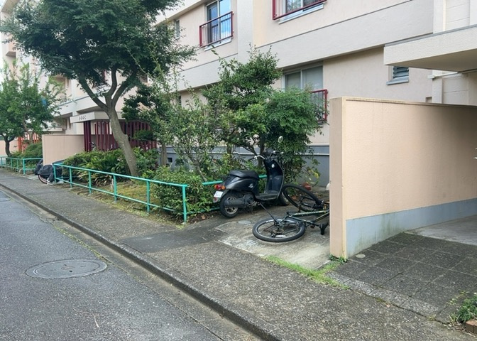 マンションのエントランスには、もともと風よけや防犯の役割がありますが、マンションによって宅配ボックスなどの設備が備わっている所もあります。日々の生活をイメージしながら生活しやすさをチェックしましょう。