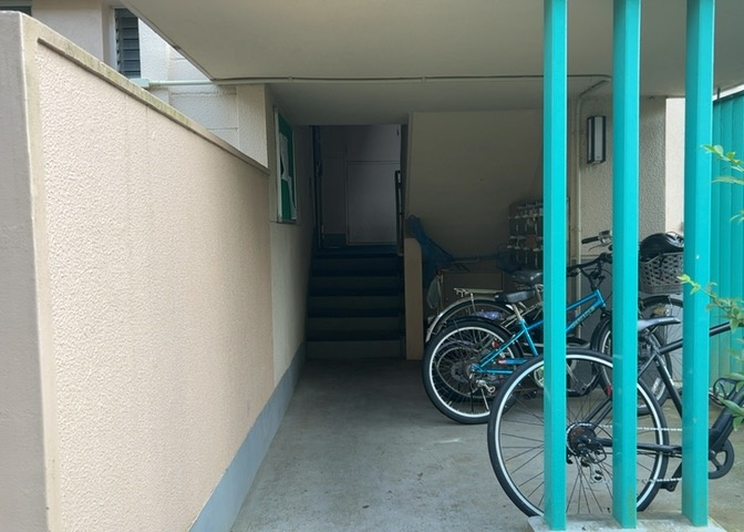 受付はマンションコンシェルジュがいる場合もあれば、管理人が滞在する小部屋を総称して呼ぶことがあります。主にエントランスに設置されていることから、防犯面でも期待ができます。防犯設備がない場合はより安心！