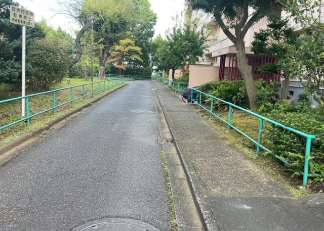 共用部分は、一棟の建物に住む区分所有者全員が共同で所有するとし、共用部分の管理、補修などは、区分所有者で形成される管理組合が行います。個人の判断で勝手に変更することはできませんので覚えておきましょう。