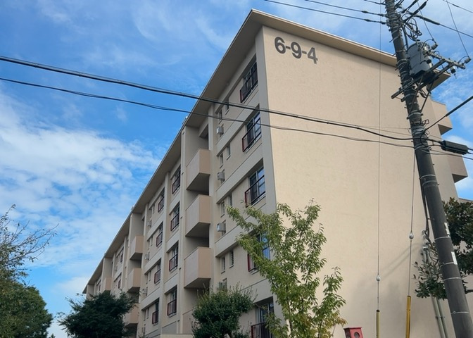 隣家の土地はどうなっているのか、生活利便施設が近くにあるのか、学校まで近いかなど、お客様のライフスタイルにあわせたイメージが重要です。また、近くにあると困る施設が近くにないかも確認するといいでしょう。