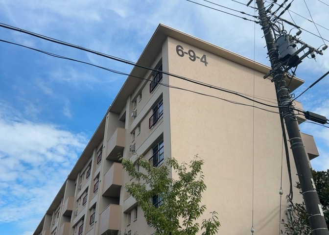 眺望の良さを楽しめるダイニングキッチンで家族団らんの時間を過ごしてはいかがでしょうか。バルコニーから見える景色を家族で眺める時間は、時間が経つのを忘れてしまいそうですね。是非、現地を見に行きましょう！