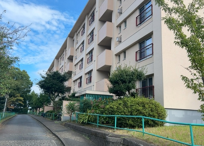 景色重視でお家選ぶをするとスーパーが遠い！学校が遠い！など生活をするうえで利便性で困ることもあります。まず一度現地を見学する際に、周辺の施設などがあるかを確認し、暮らし始めた後のことを想像しましょう。