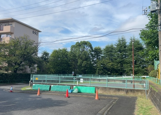 眺望を気にして物件を探す場合、前面に建物が建っていないか現地で確認しましょう！前面に建物があると景色はもちろん、日当たりや風通しにも影響が出てきます。住んだ時のことを想像しながら現地見学をしましょう。
