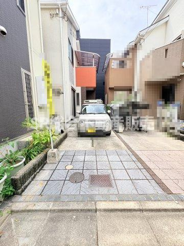 お車をお持ちの方にも嬉しい駐車スペース付きです☆車種によっては2台可！