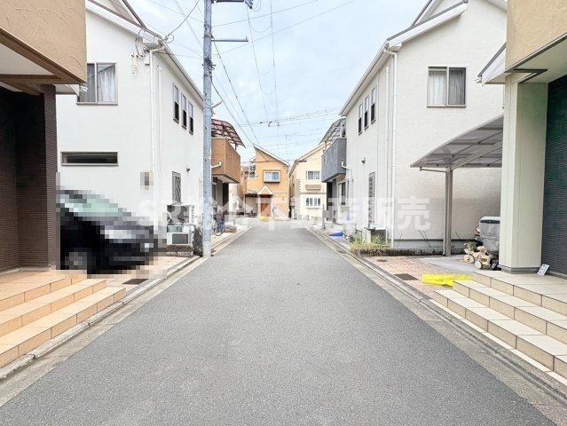 前面道路含む現地写真です