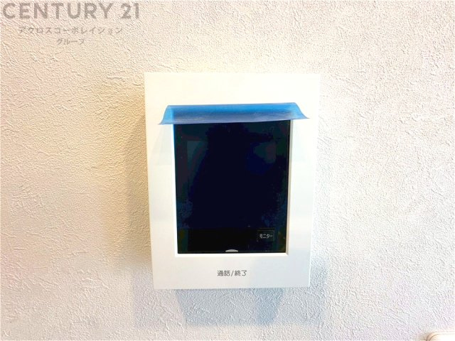 訪問者が来たときにテレビ画面で確認できるため、安心してドアを開けられます。録画機能があるものもあり、留守中に来訪者を記録しておくことができます。利便性が高く、セキュリティ面でも安心です。　