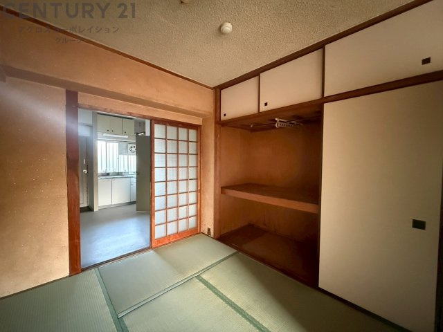 子供部屋…創造性や成長を促す遊びの空間を提供。学習や趣味に集中できる環境を整えます。個別のプライベートスペースは自己表現と自立心を育み、心地よい睡眠環境を整えリラックスできる場所を提供。