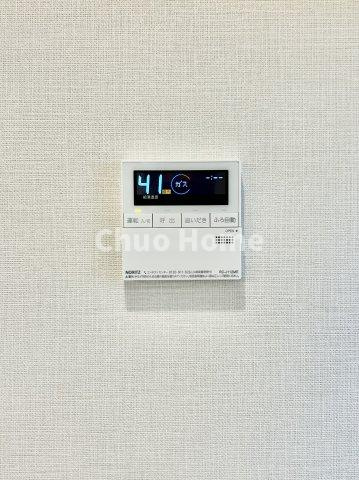 【給湯リモコン】外での一日を忘れさせてくれるオートバス機能でお好みの湯量・温度に調整された浴槽。