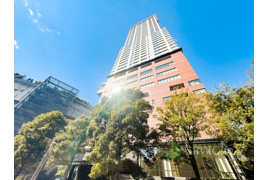 クロスエアタワーの外観