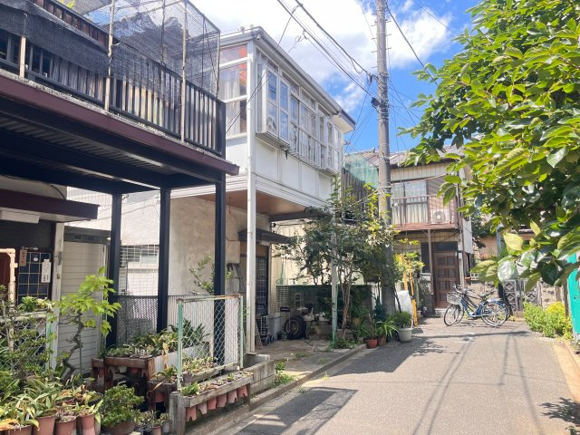 前面道路含む現地写真です