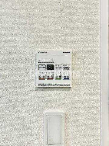 【浴室乾燥機】暖房・冷風・換気・乾燥が可能です。毎日を快適に過ごせるうれしい機能が揃っています。雨の日の洗濯物も安心です。
