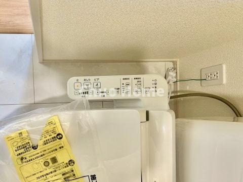 【ウォシュレット】清潔に使いたいお手洗いには最適な設備です。もちろんウォームレットも標準装備です。