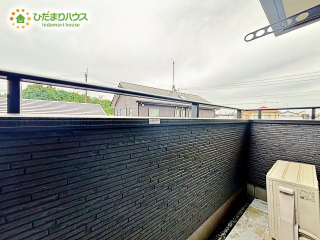 広々としたバルコニーは、大量の洗濯物を干しても余裕！お布団だって、家族全員分をいっきに干せますね(^O^)