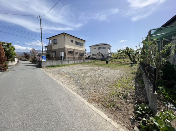 【笛吹市御坂町成田　売土地の外観】