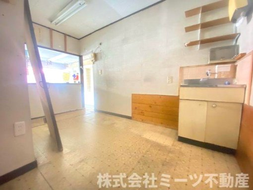 1階店舗スペース約6帖作業室です♪