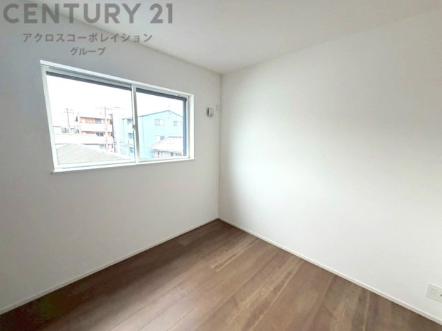 子供部屋…創造性や成長を促す遊びの空間を提供。学習や趣味に集中できる環境を整えます。個別のプライベートスペースは自己表現と自立心を育み、心地よい睡眠環境を整えリラックスできる場所を提供。