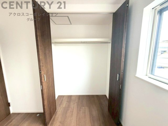 衣類やアクセサリー、小物類の収納が便利で整理整頓がしやすく、部屋の美観を保ちつつ、スペースを最大限に活用できます。衣服のしわやダメージを防ぎ、長持ちさせることができます。