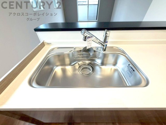 大きなシンクでお鍋などの大きな調理器具を洗う際にも便利です。