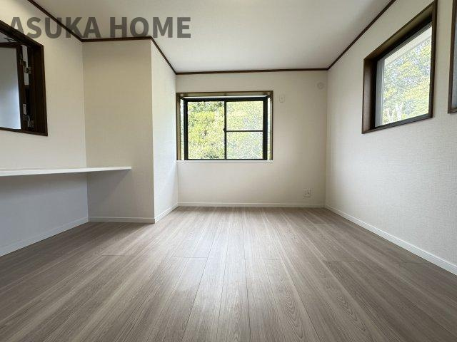 このお家で一番広い7.6帖の主寝室は居心地も良さそうですね♪