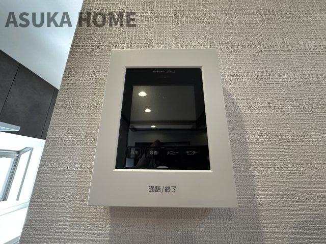 テレビモニター付きなので急な来客時やお子様のお留守番にも安心な設備ですね。