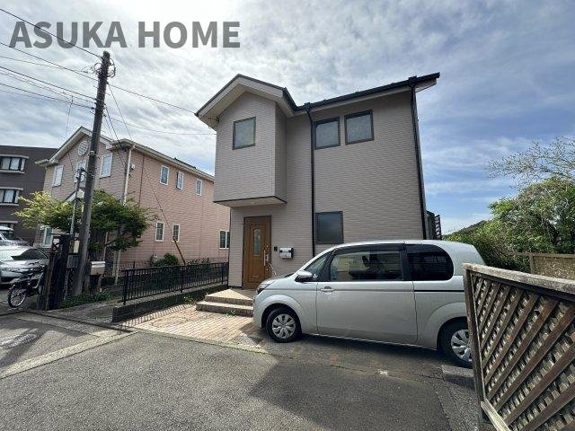 駐車場探しの手間が無い！駐車場付の物件です。