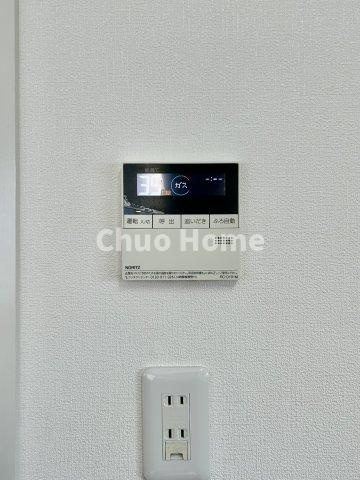 【給湯リモコン】外での一日を忘れさせてくれるオートバス機能でお好みの湯量・温度に調整された浴槽。