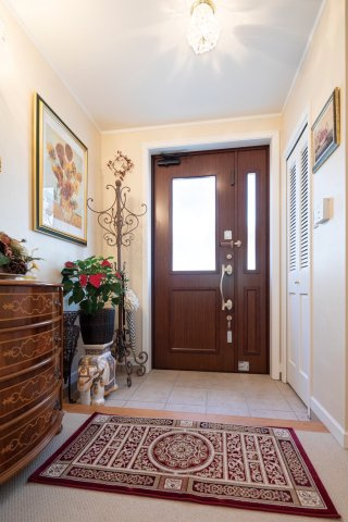 シューズインクローゼット付きの玄関。