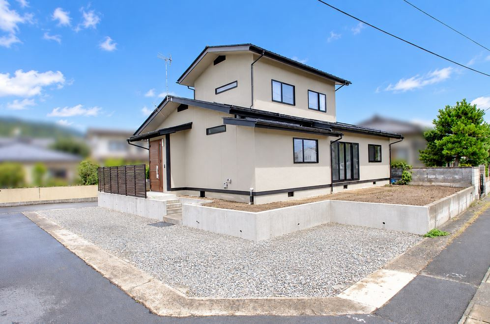 外壁塗装済み！優しい色合いの外観！