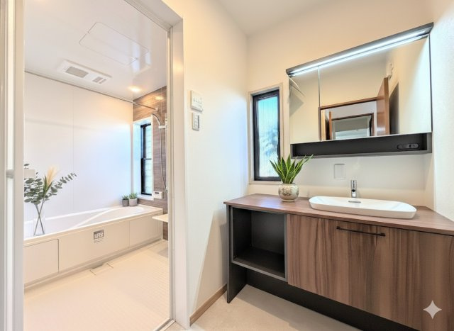 ◆毎日使う場所だから、機能的で使いやすさに配慮したパウダールーム。すっきりと使えるように収納も豊富にご用意しています。(家具はイメージです)