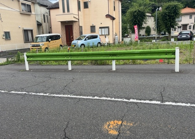 土地の面積＝住宅面積ではありません。建ぺい率の問題などで、土地のある場所によって住宅を建てられる面積は限られています。高さもしかり、「土地」という言葉の中には、建築条件も含まれると考えておきましょう。