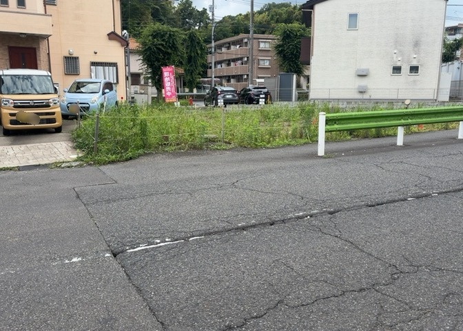 土地を買う際、住む地域の自治体や福祉の補助制度にも注目してみましょう。子供や老人の医療補助やゴミ出しのルールなど、自治体によってルールに大きな違いがあるため、暮らしやすい土地で判断するとよいでしょう。