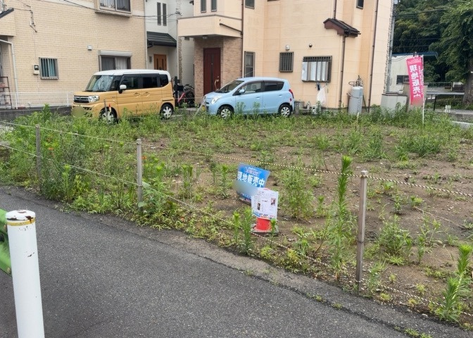 隣家の土地はどうなっているのか、生活利便施設が近くにあるのか、学校まで近いかなど、お客様のライフスタイルにあわせたイメージが重要です。また、近くにあると困る施設が近くにないかも確認するといいでしょう。