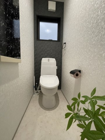 優しい雰囲気のトイレはリラックス空間へ。