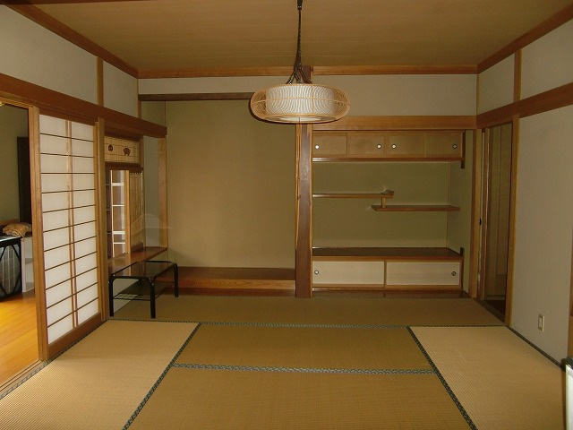 1階　和室8帖