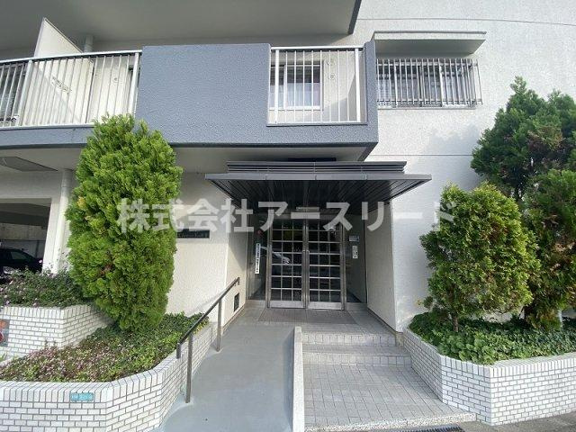 【マンション玄関】