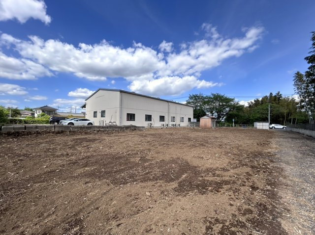 土地面積ひろびろ215坪！資材置き場・駐車場用地としていかがでしょうか！東側公道4ｍ！お気軽にお問い合わせください！
