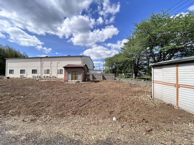 土地面積ひろびろ215坪！資材置き場・駐車場用地としていかがでしょうか！東側公道4ｍ！お気軽にお問い合わせください！