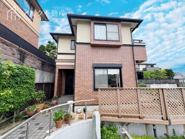 平成11年建築、人気の二階建てプラン！高台の閑静な住宅地に佇む一邸が登場しました！