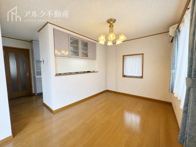 LDK約19.3帖です。※AIによる荷物消去を行っています。