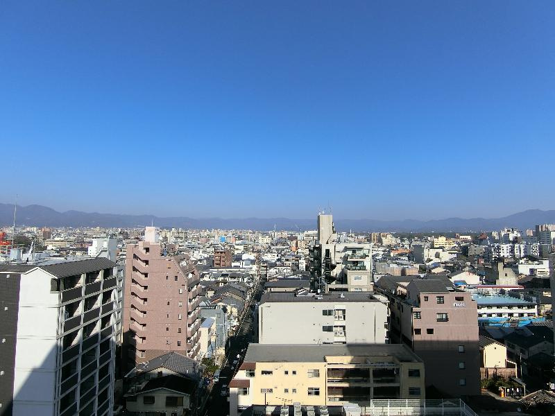 北側の眺望　12階ですので、遮る建物が無く五山の送り火や比叡山など市内が一望できます。