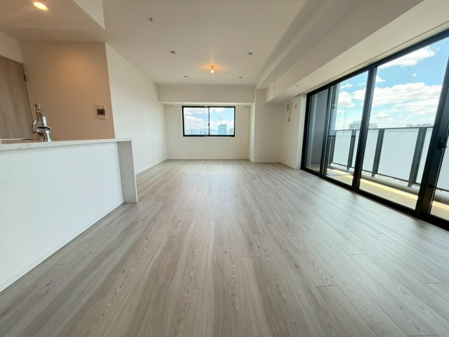 【リビングダイニング】約21.1帖の広々リビング！床暖房付きで冬も快適にお過ごしいただけます☆