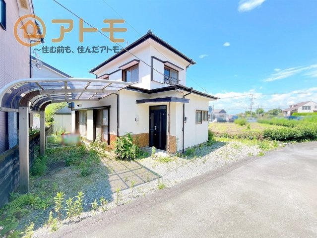 駐車場にカーポート付き！