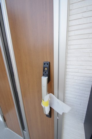 玄関扉はカードキー対応
