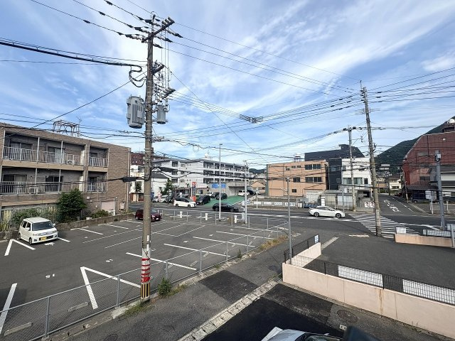 周辺の街並みを見渡せる、開放感のある眺望です。