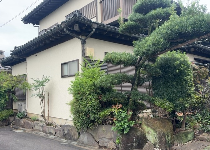物件の詳細については、現地を見てわかること以外に、役所や法務局などで調べないとわからないことがあります。そのため、現地に行く場合は、もしこの物件を買ったらどのような生活ができるかをイメージしましょう。