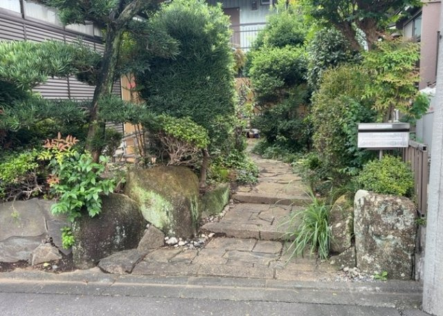 隣家の土地はどうなっているのか、生活利便施設が近くにあるのか、学校まで近いかなど、お客様のライフスタイルにあわせたイメージが重要です。また、近くにあると困る施設が近くにないかも確認するといいでしょう。
