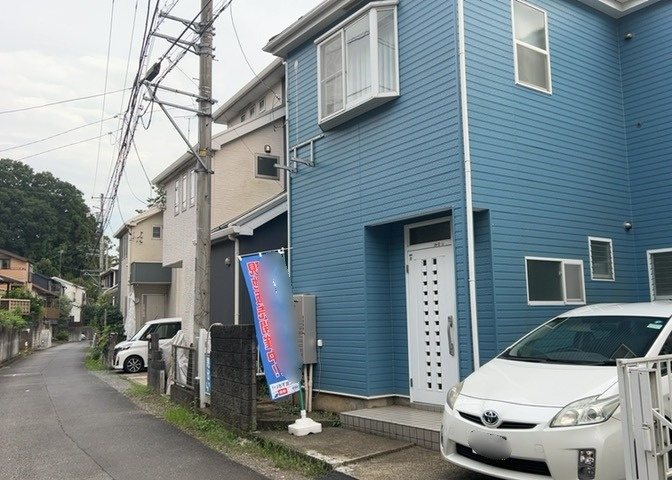 お持ちの車種によっては前面道路が広い方が便利でしょう。しかし、前面道路が広ければその分交通量が多くなるため、騒音などが気になる場合があります。実際に現地を見学し、周辺交通量や騒音などを確認しましょう！